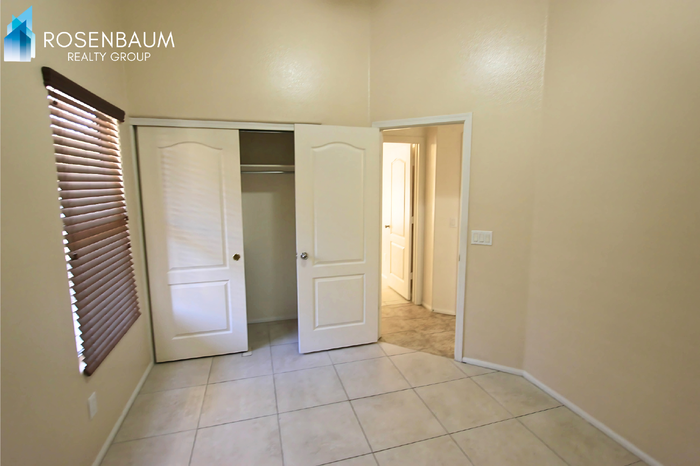 12412 W Montebello Ave - Photo 5 of 26
