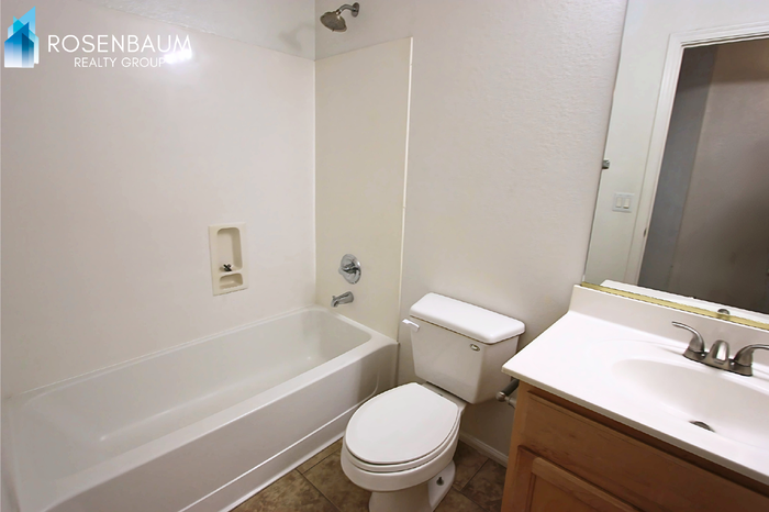 12412 W Montebello Ave - Photo 6 of 26