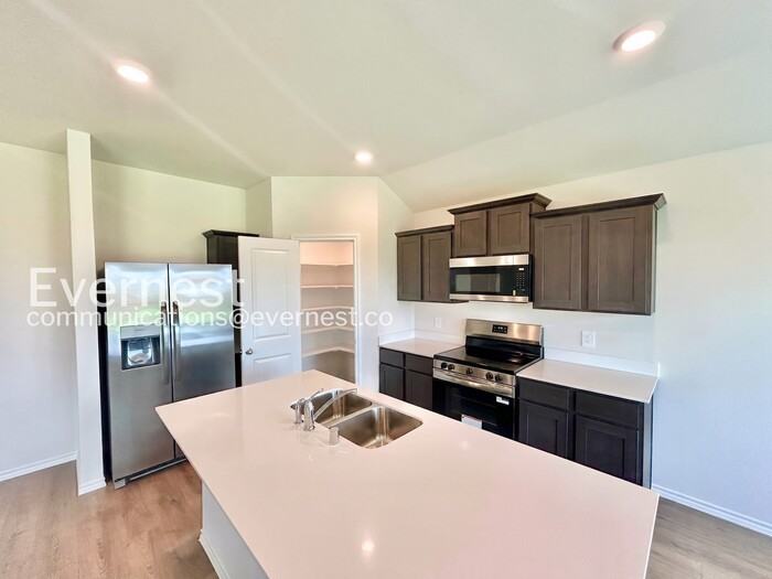 324 Wild Rose Way - Photo 2 of 24
