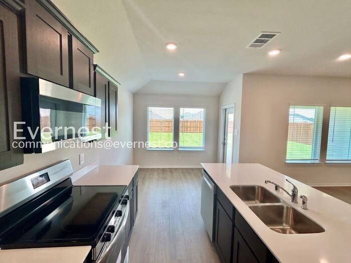 324 Wild Rose Way - Photo 4 of 24
