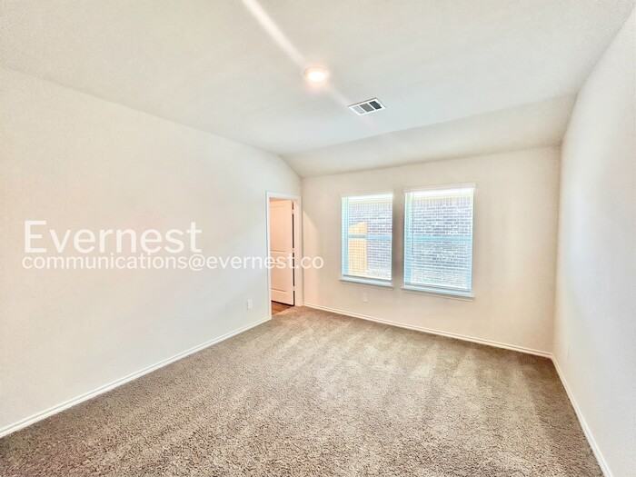 324 Wild Rose Way - Photo 7 of 24
