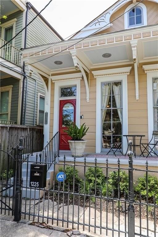 1225 Coliseum St - Photo 2 of 20