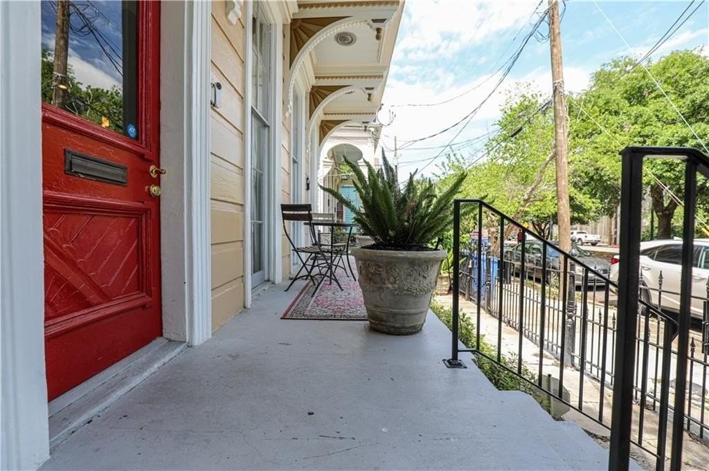 1225 Coliseum St - Photo 5 of 20