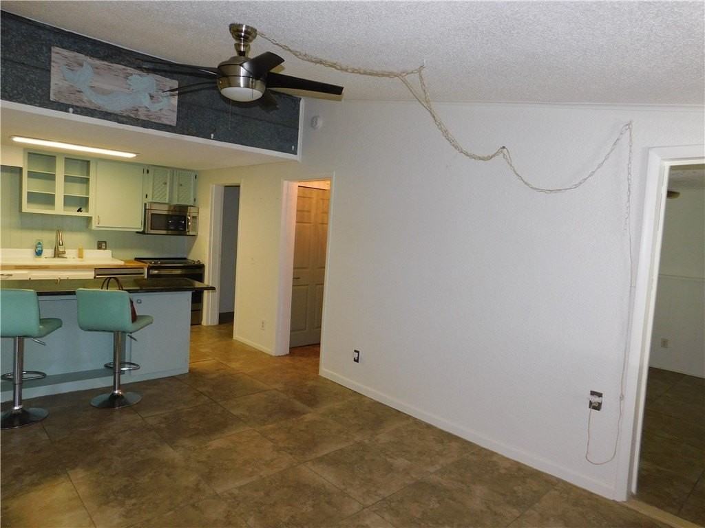485 7th Pl - Photo 3 of 11