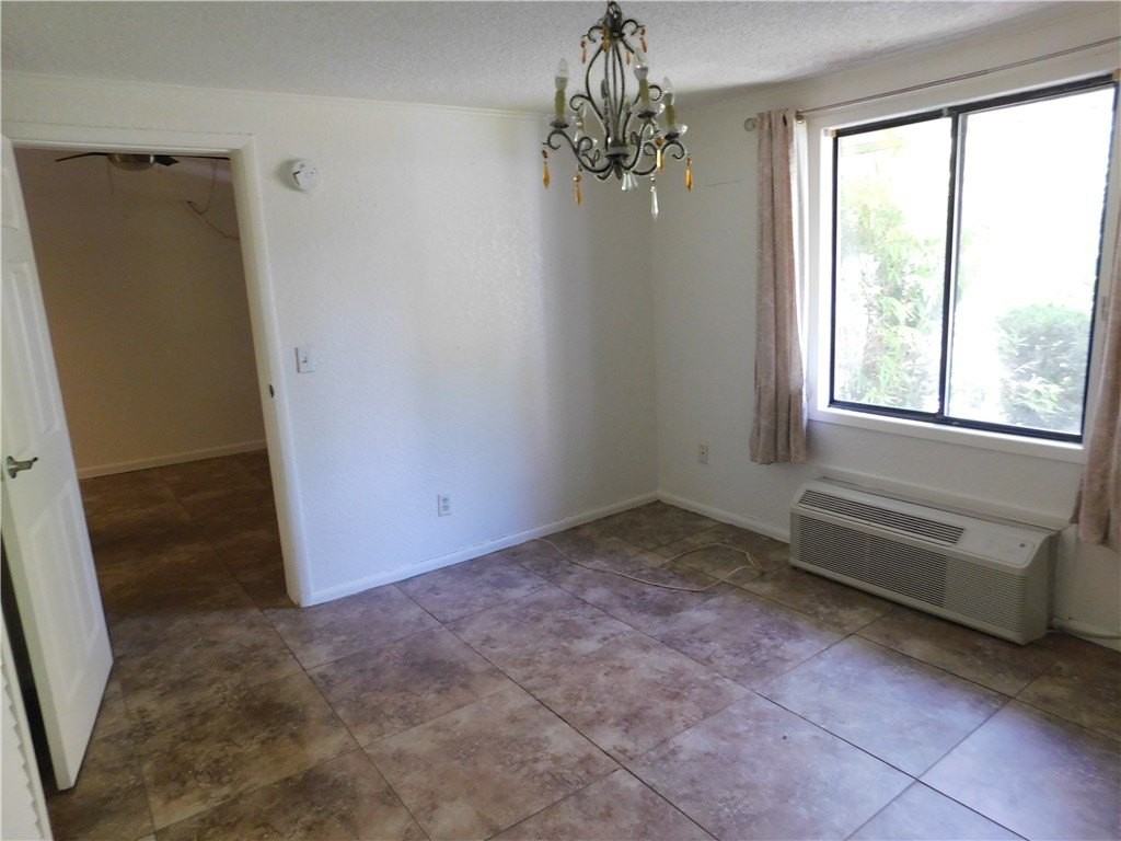 485 7th Pl - Photo 4 of 11