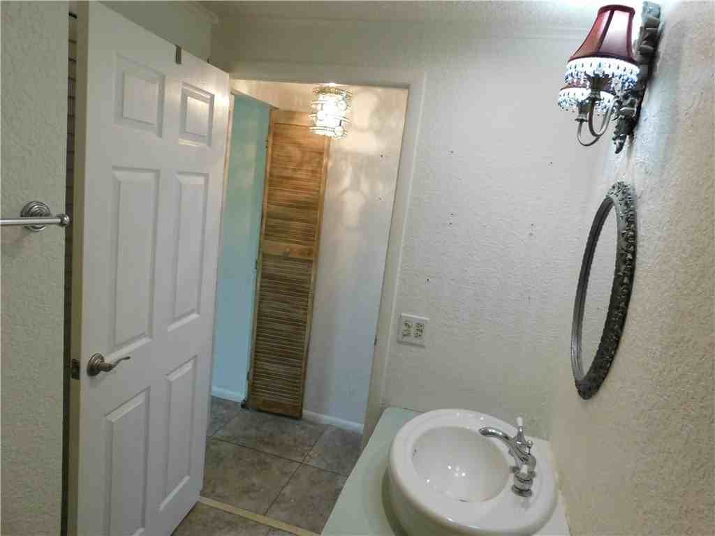 485 7th Pl - Photo 5 of 11
