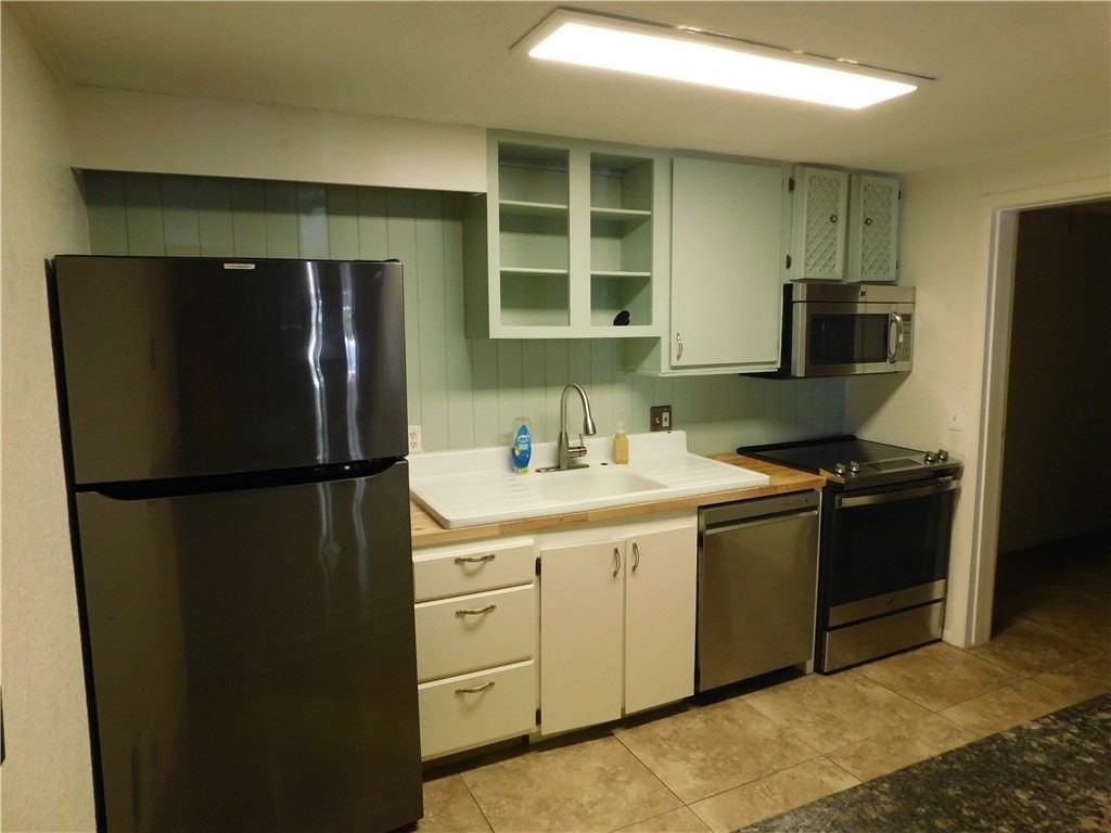 485 7th Pl - Photo 7 of 11