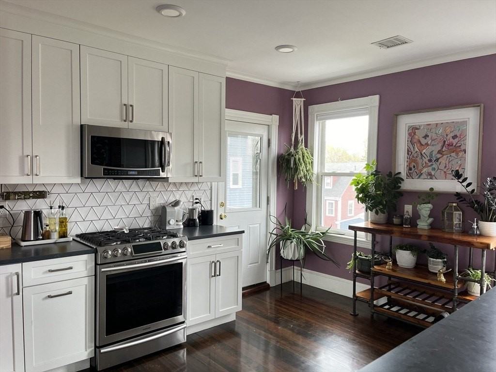 2145 Dorchester Ave - Photo 2 of 25