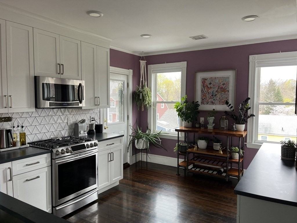 2145 Dorchester Ave - Photo 4 of 25