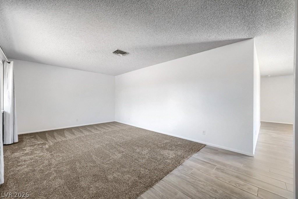 823 Center St - Photo 6 of 24
