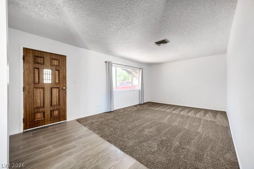 823 Center St - Photo 7 of 24