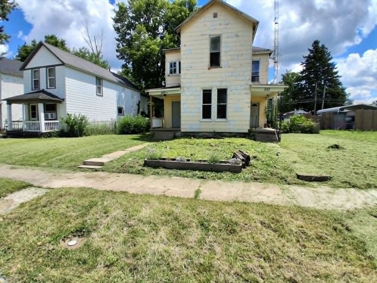 317 Sw 3rd St #1 - Photo 3 of 6