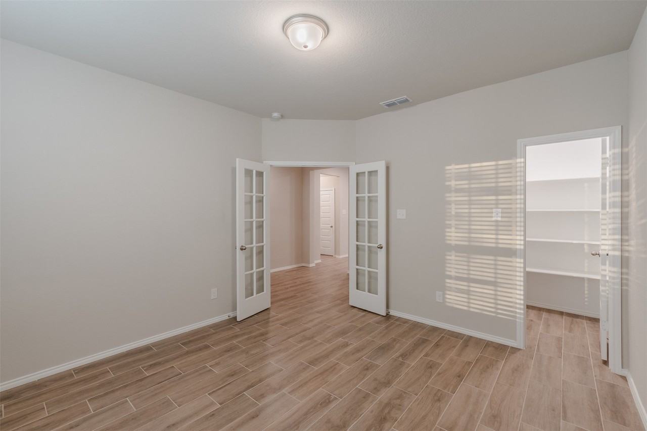 5948 Hopkins Dr - Photo 7 of 40