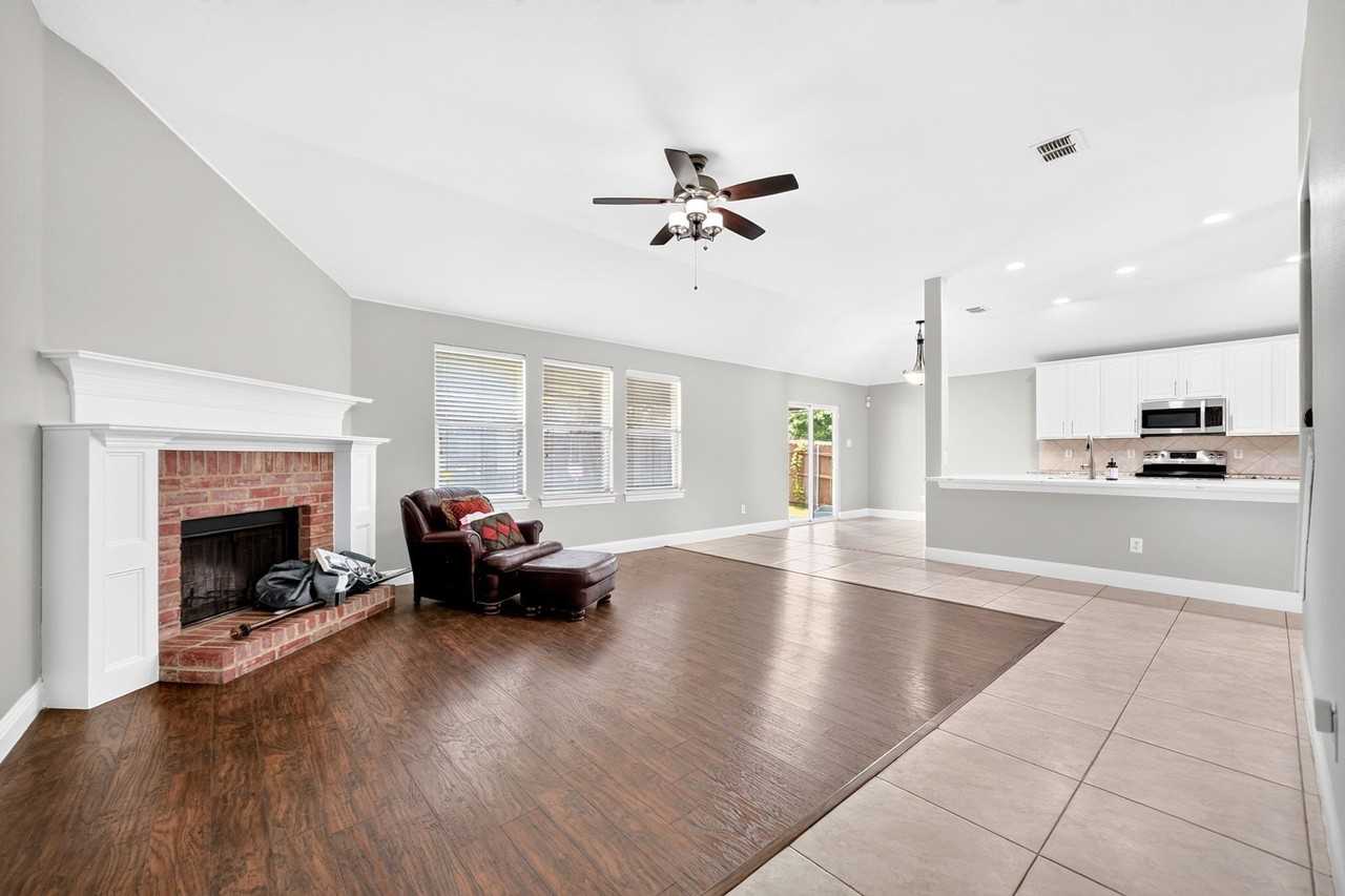 925 Cedar Creek Dr - Photo 7 of 31