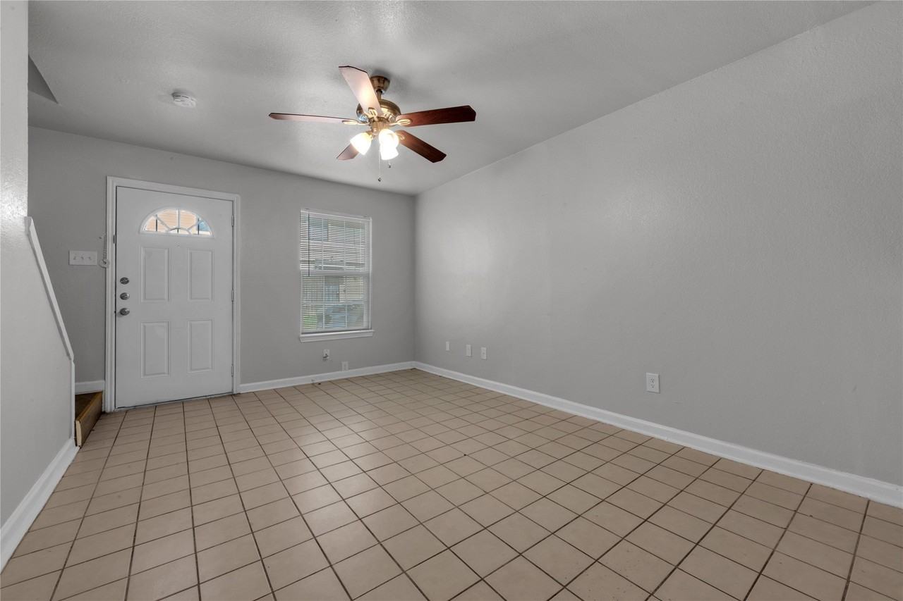 4936 Flamingo Rd - Photo 7 of 14