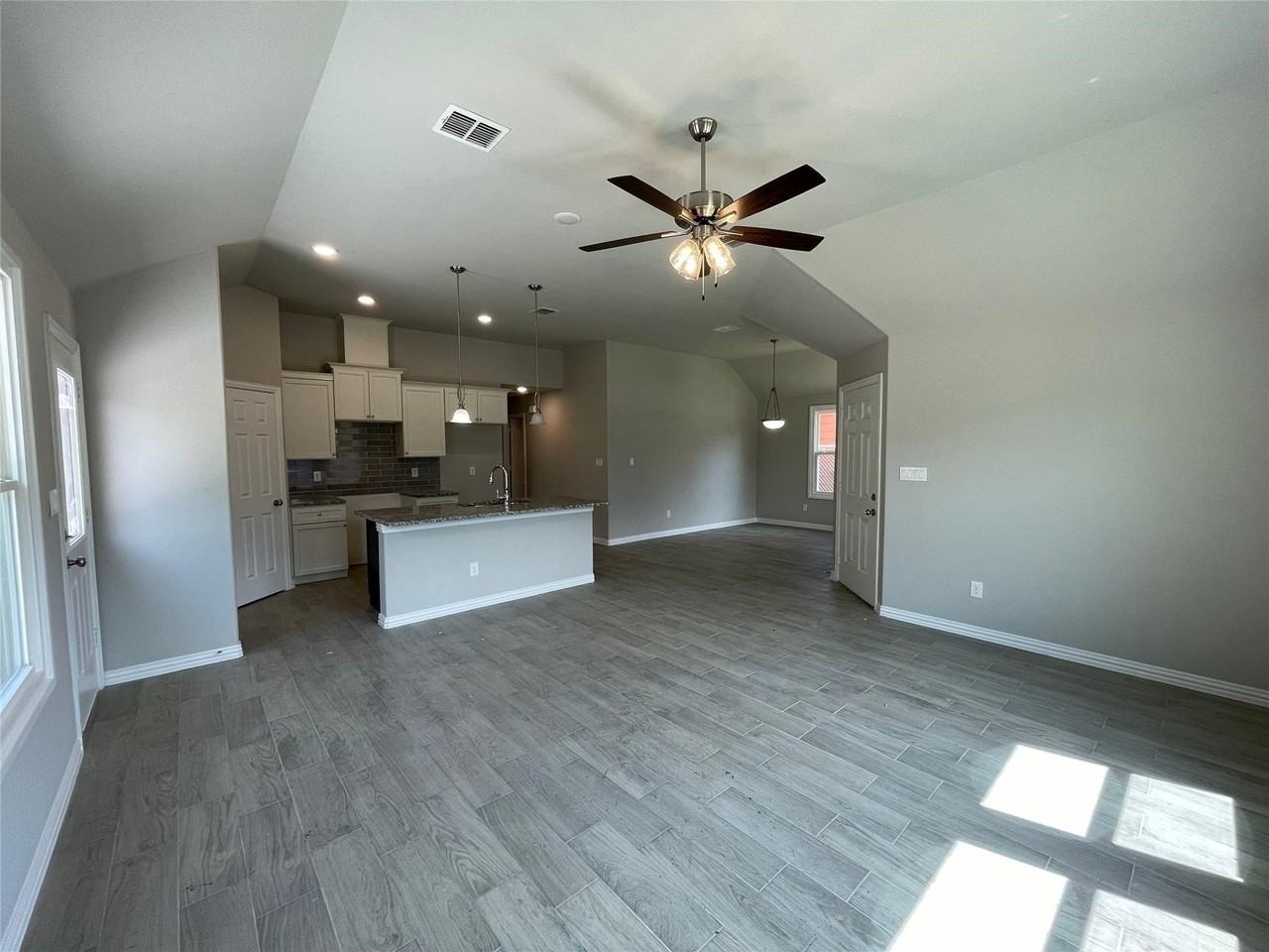 1019 E Hattie St - Photo 5 of 28
