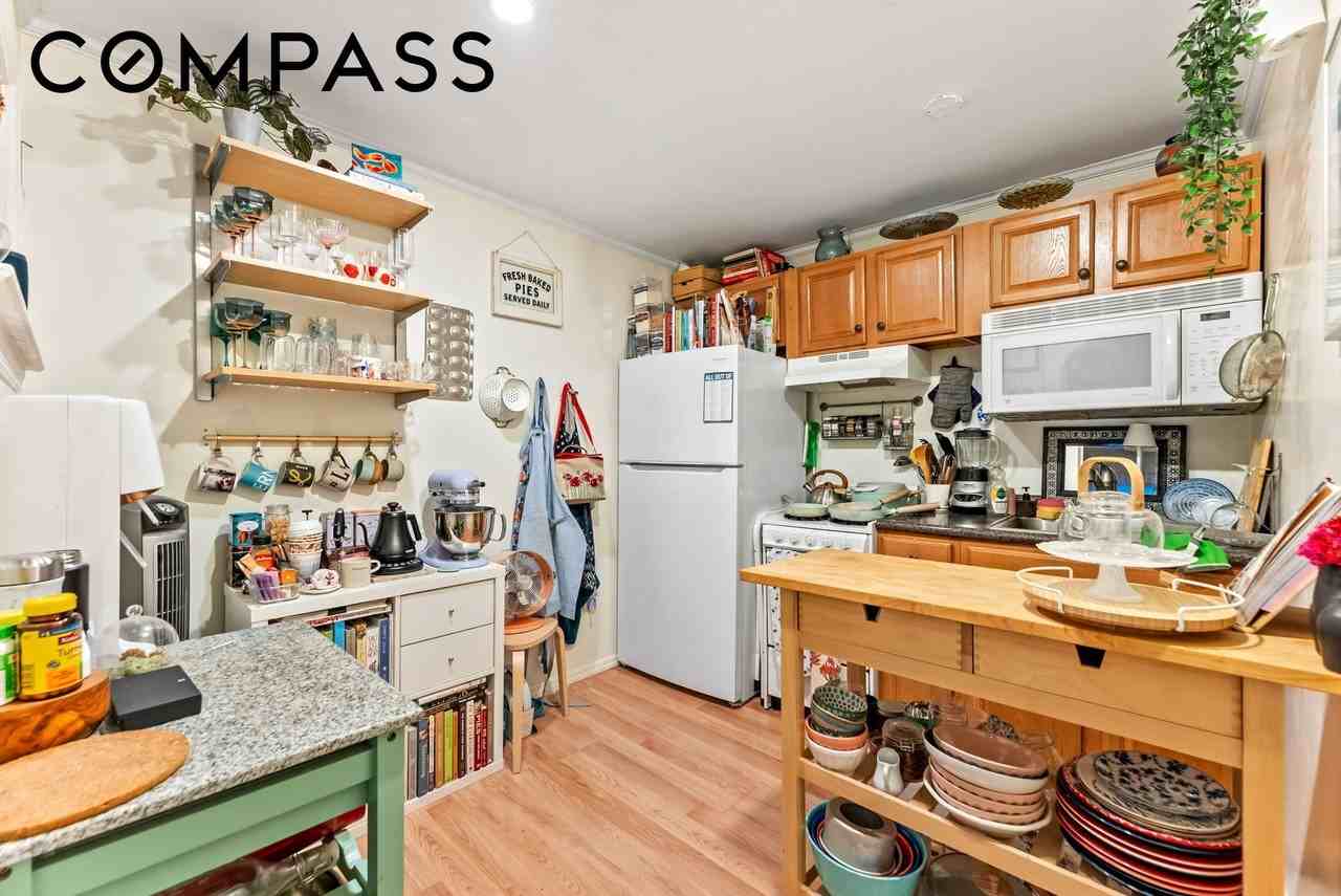 526 16th St #1 - Photo 5 of 9