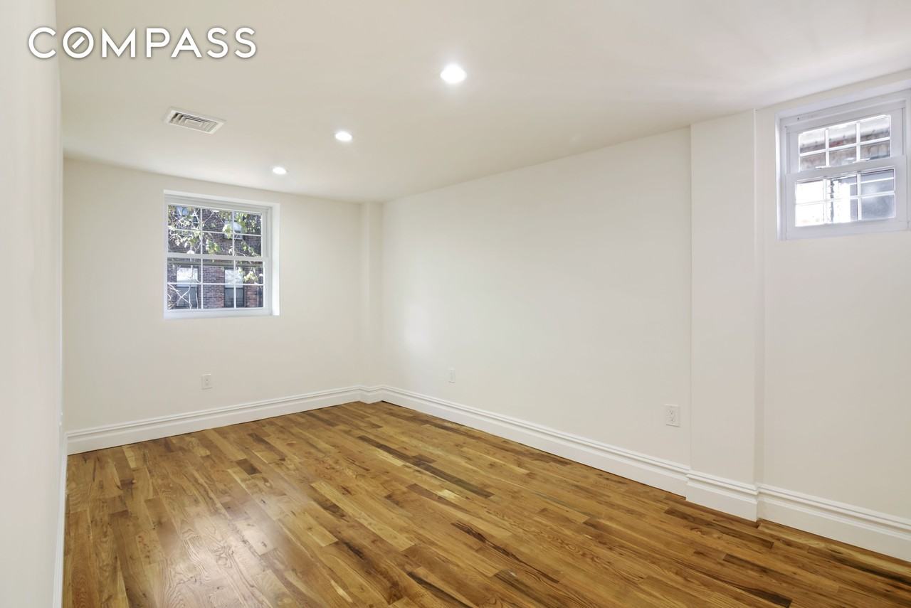 552 Pennsylvania Ave #2 - Photo 5 of 9