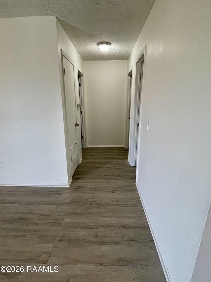 391 W Railroad St #5 - Photo 5 of 9