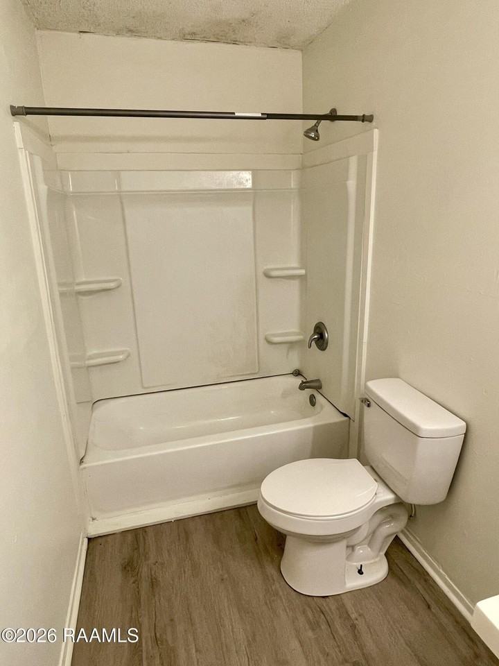 391 W Railroad St #5 - Photo 7 of 9