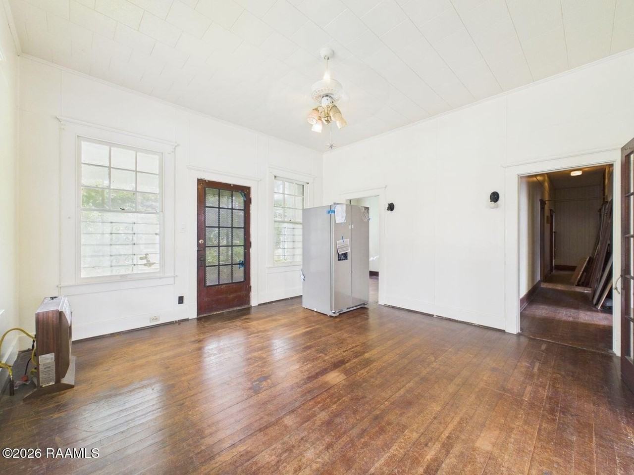 223 General Gardner Ave - Photo 4 of 18