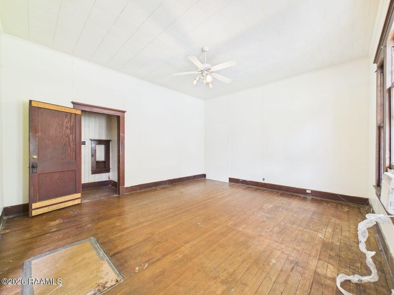 223 General Gardner Ave - Photo 7 of 18