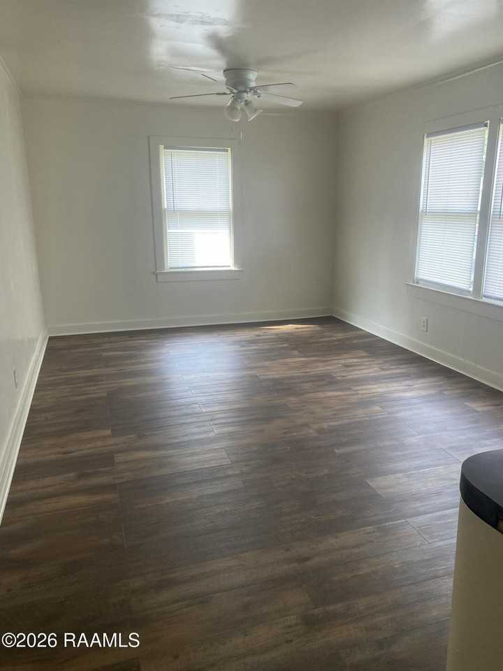 714 Evangeline Dr - Photo 3 of 11