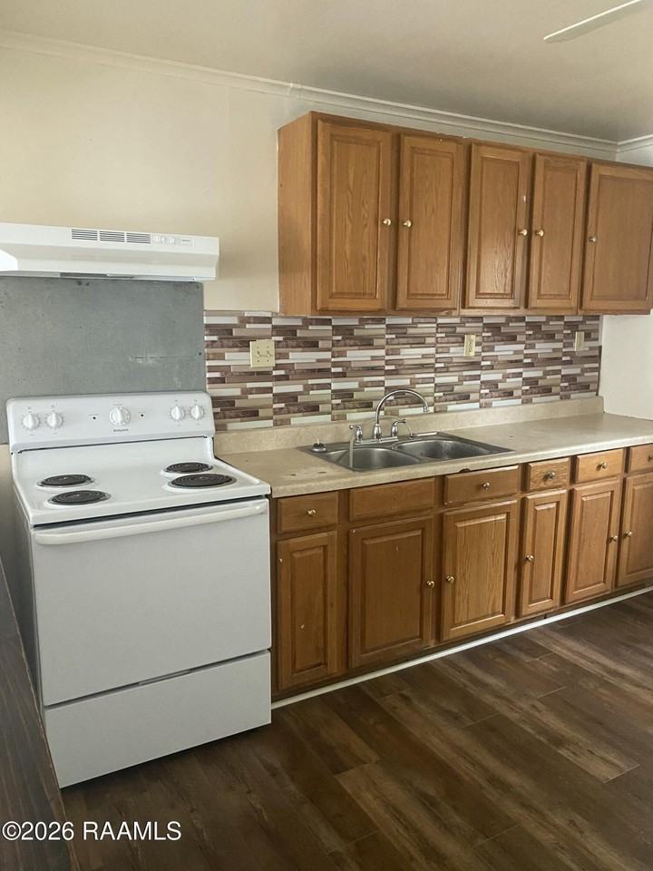 714 Evangeline Dr - Photo 4 of 11