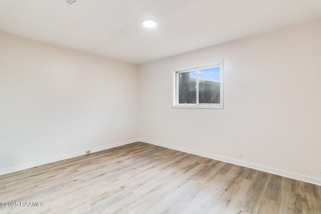 105 Brockton Dr - Photo 7 of 17