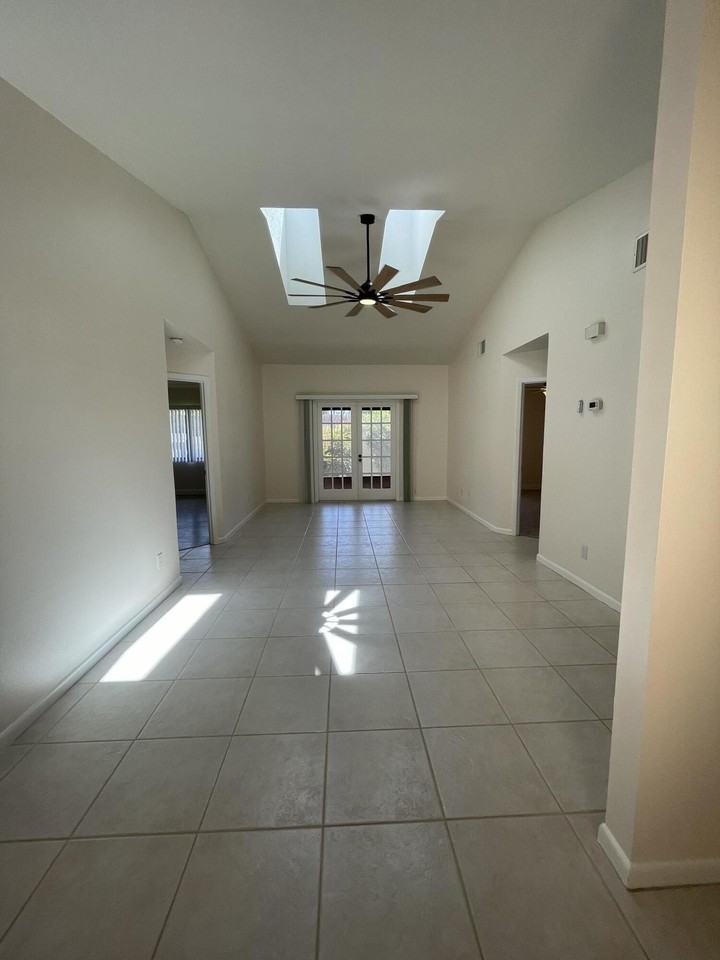 613 Manatee Dr - Photo 6 of 34