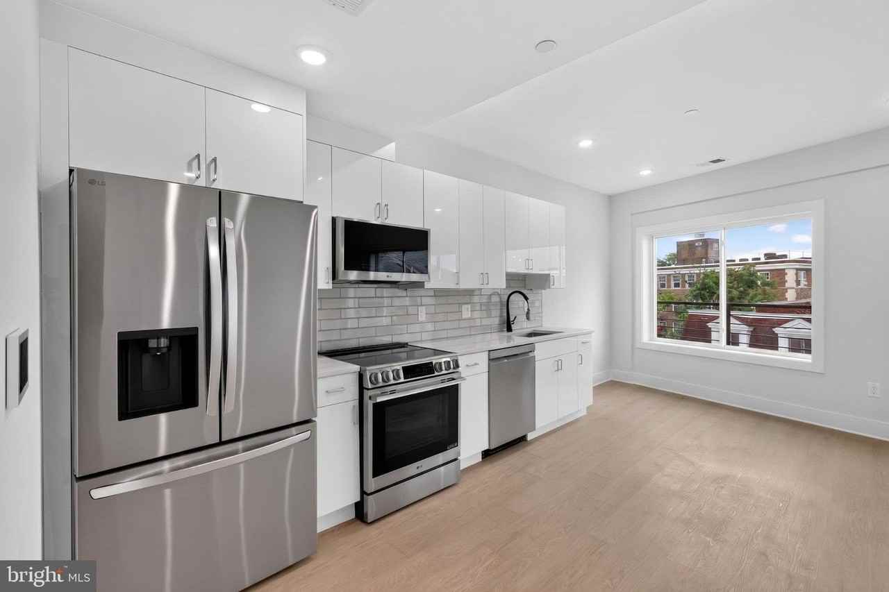 1650 Columbia Rd Nw #401 - Photo 4 of 21