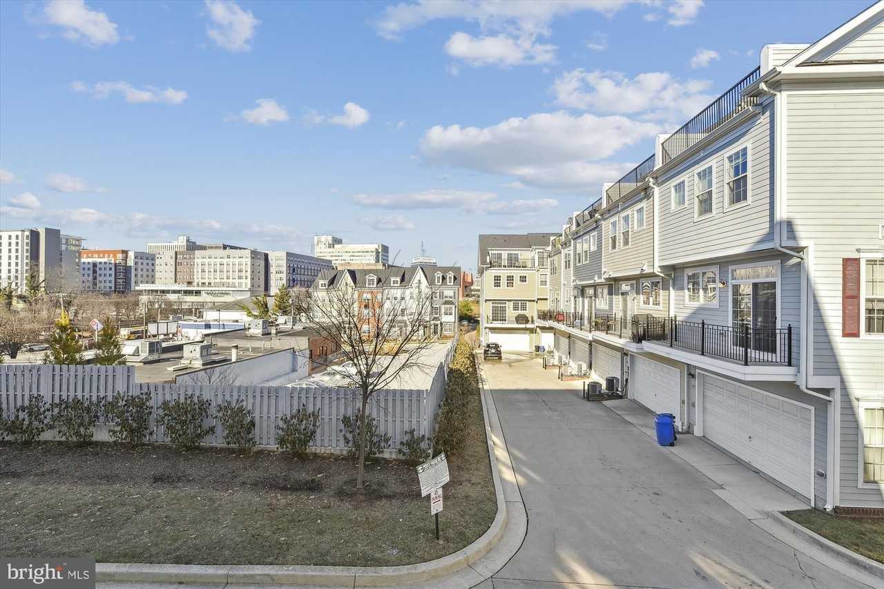 67 Linden Pl - Photo 4 of 32