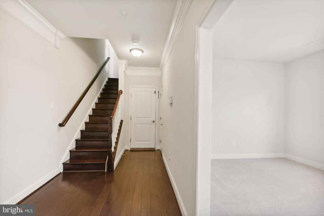 67 Linden Pl - Photo 6 of 32