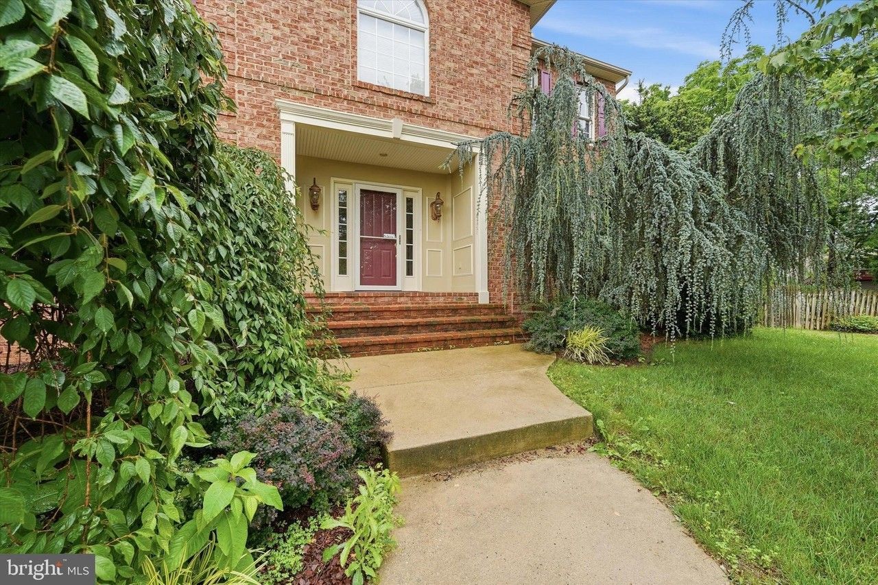 11406 Rolling Green Pl - Photo 2 of 50