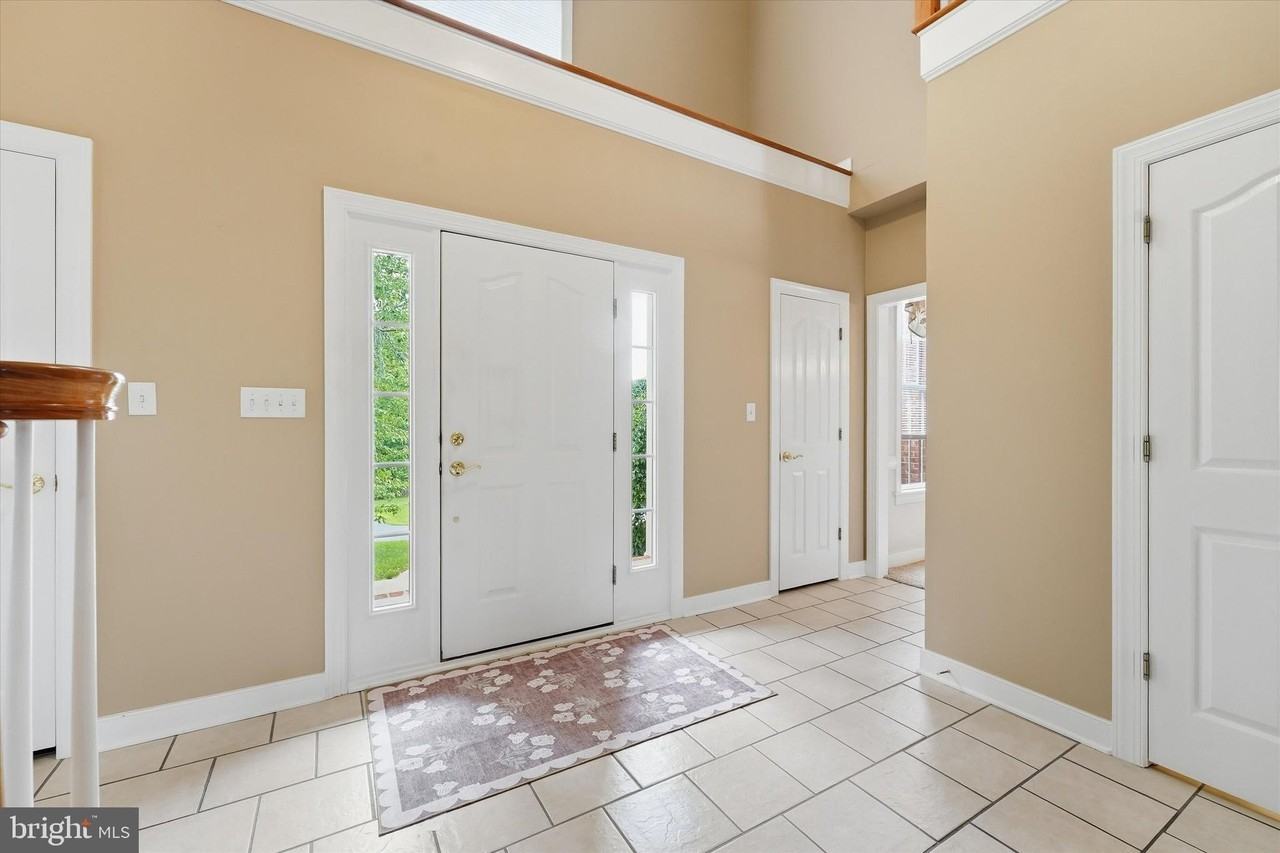 11406 Rolling Green Pl - Photo 4 of 50