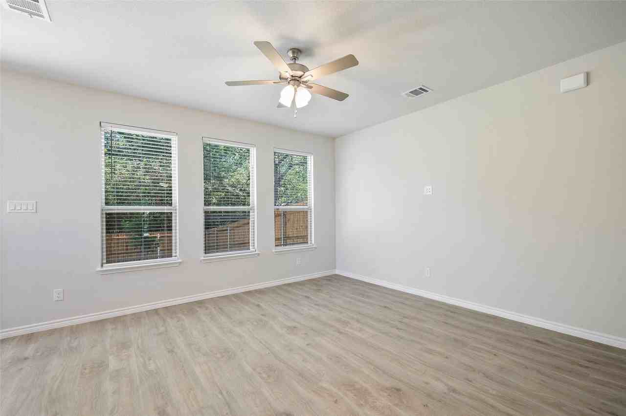 517 Mockingbird Ln - Photo 3 of 16