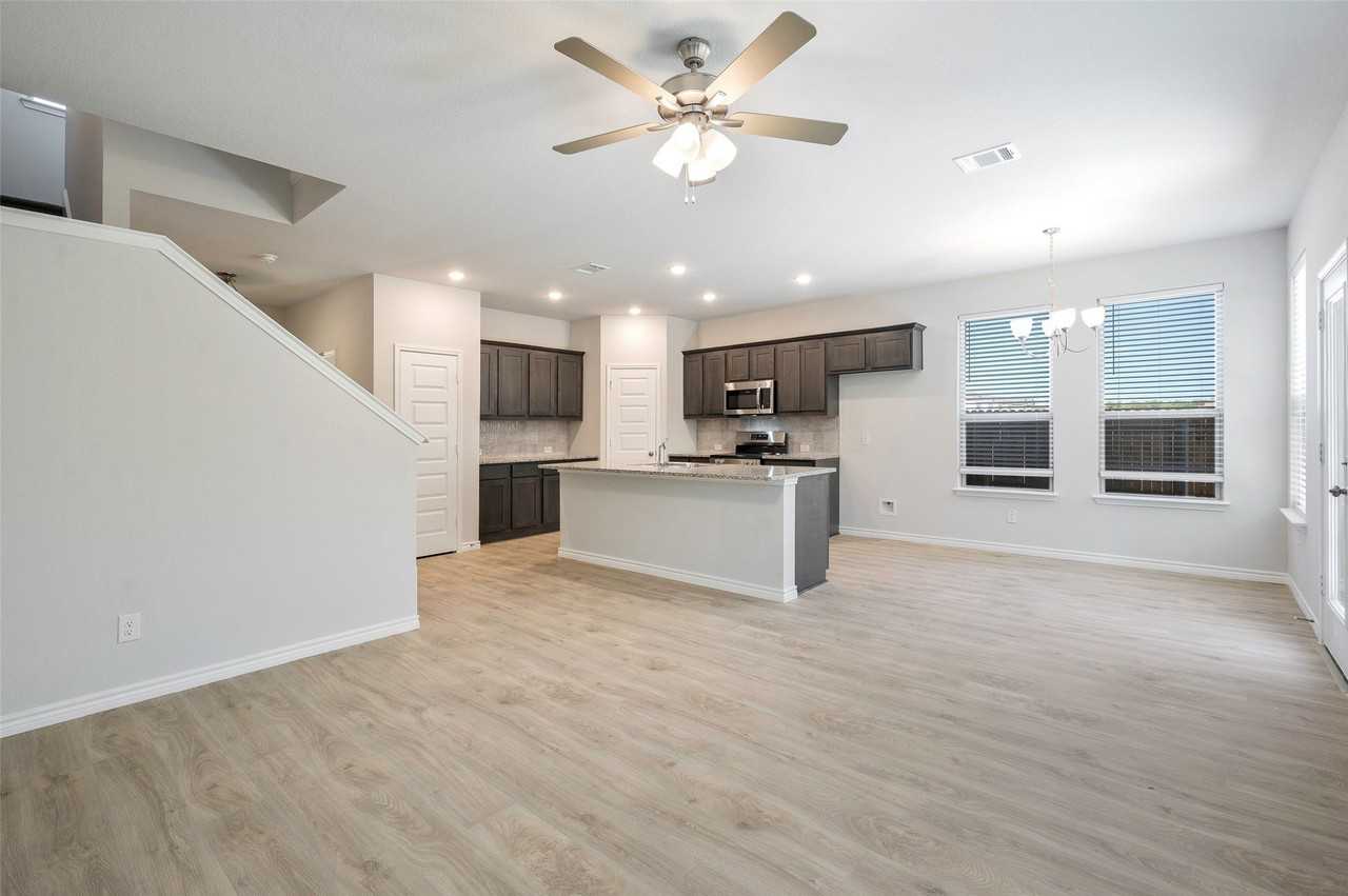 517 Mockingbird Ln - Photo 4 of 16