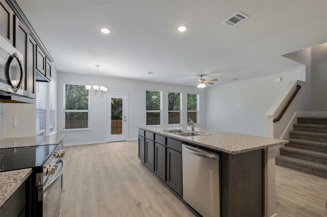 517 Mockingbird Ln - Photo 6 of 16
