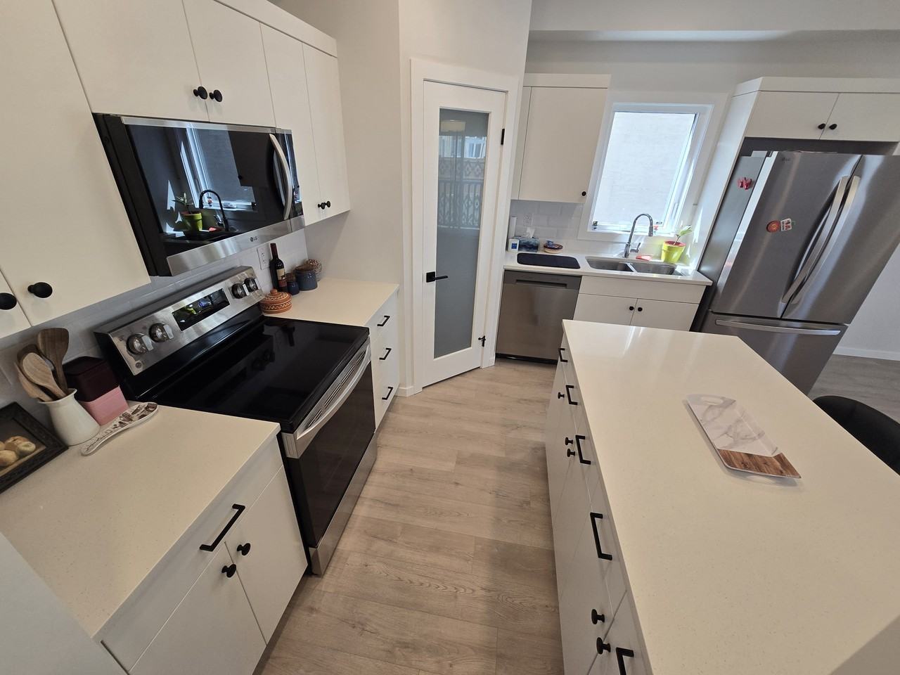28 Stoneknife Cres #1 - Photo 3 of 12