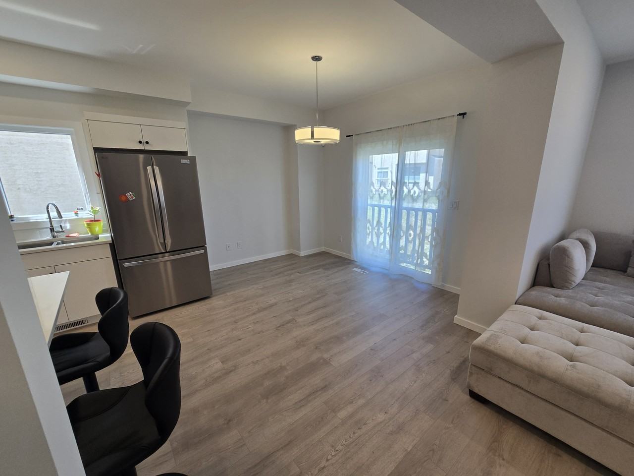 28 Stoneknife Cres #1 - Photo 4 of 12
