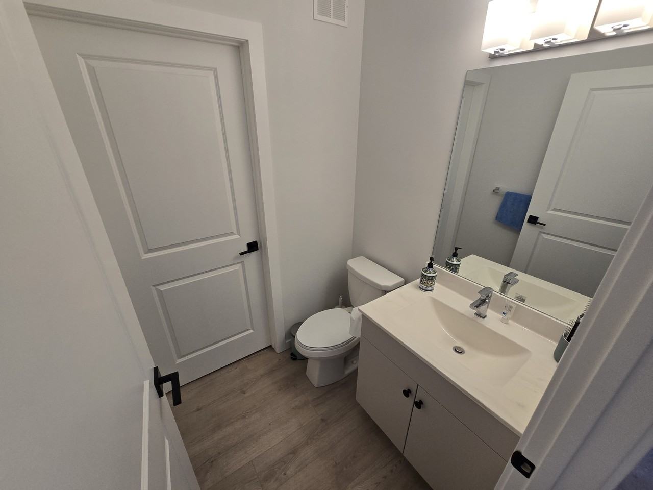 28 Stoneknife Cres #1 - Photo 5 of 12
