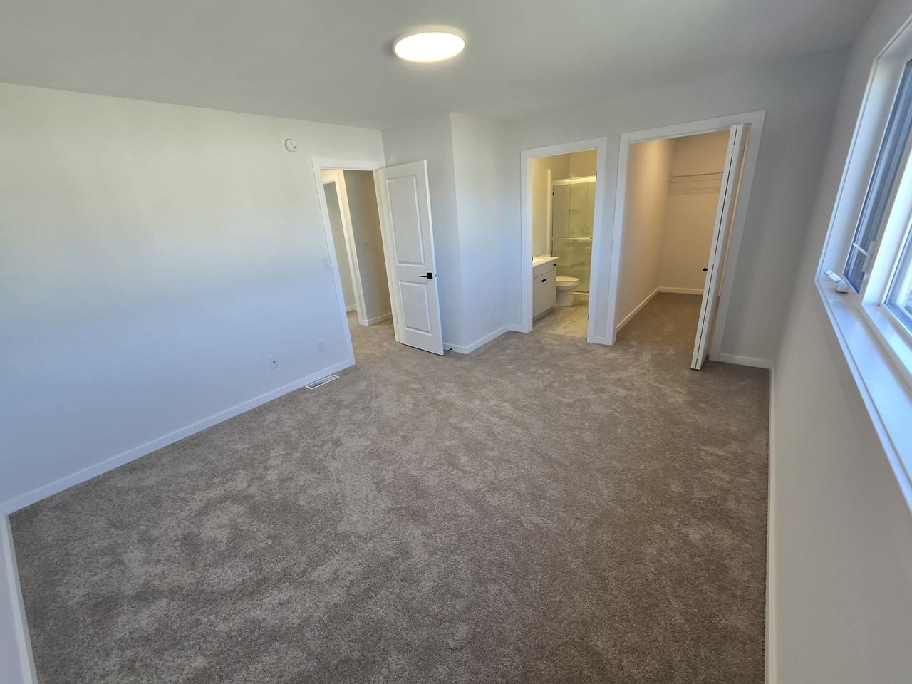 28 Stoneknife Cres #1 - Photo 7 of 12