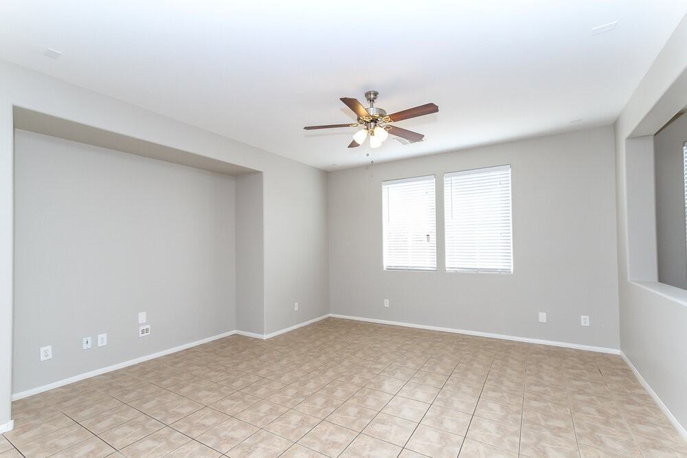 9230 Weeping Water Ave - Photo 4 of 15