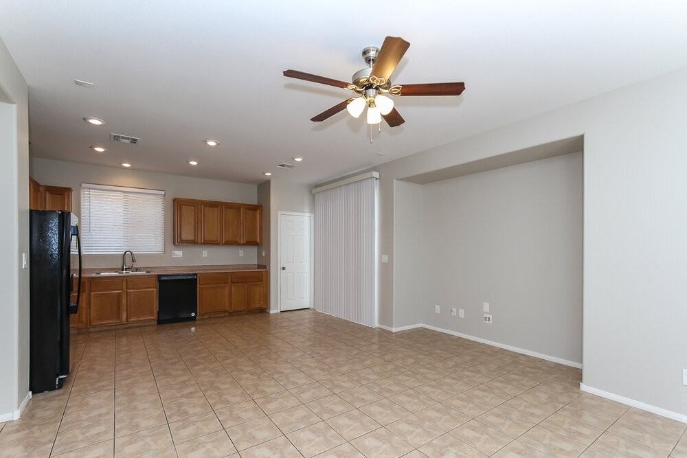 9230 Weeping Water Ave - Photo 5 of 15
