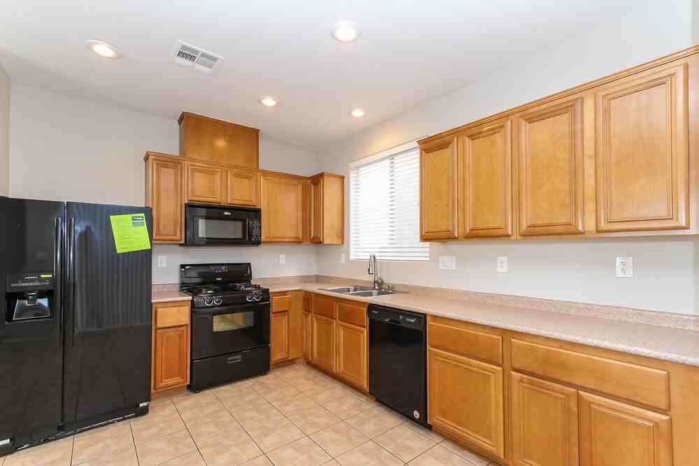 9230 Weeping Water Ave - Photo 6 of 15