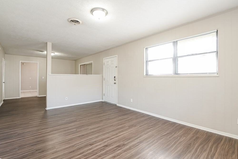 3937 Rodby Dr - Photo 3 of 16