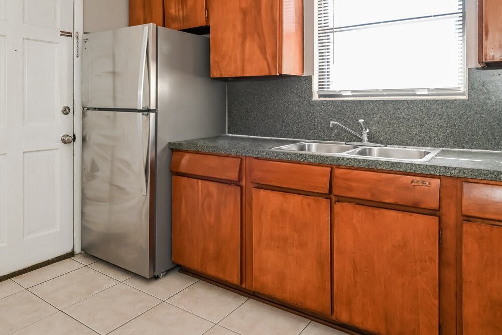3937 Rodby Dr - Photo 5 of 16