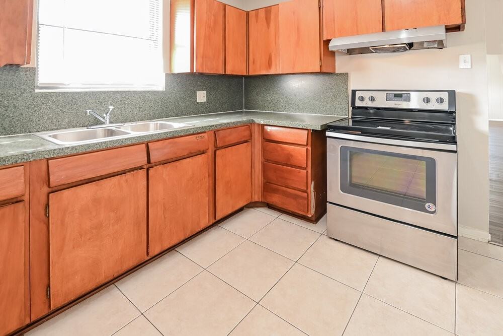 3937 Rodby Dr - Photo 6 of 16
