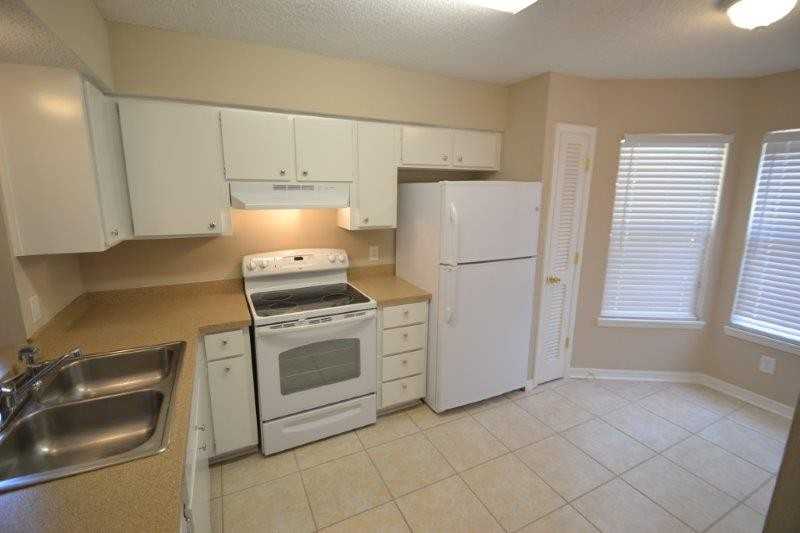 14309 Lackman Ln - Photo 3 of 8