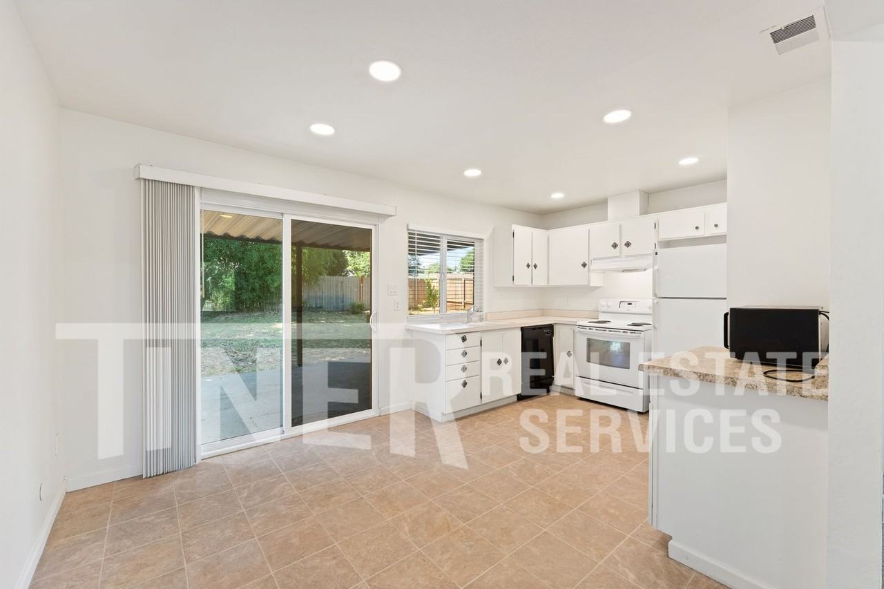 8912 Lanier Way - Photo 3 of 21